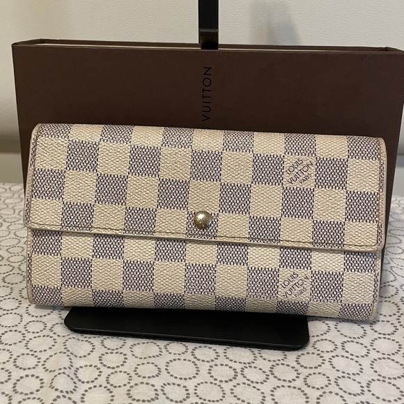 Louis Vuitton Azur Sarah Wallet - Picture 1 of 15